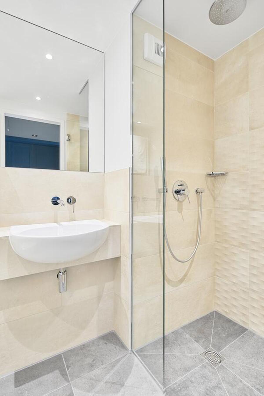 Schwan Locke 4* München